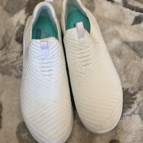 Sketchers Size 8  slip on style comfy! - Picture 7 of 7